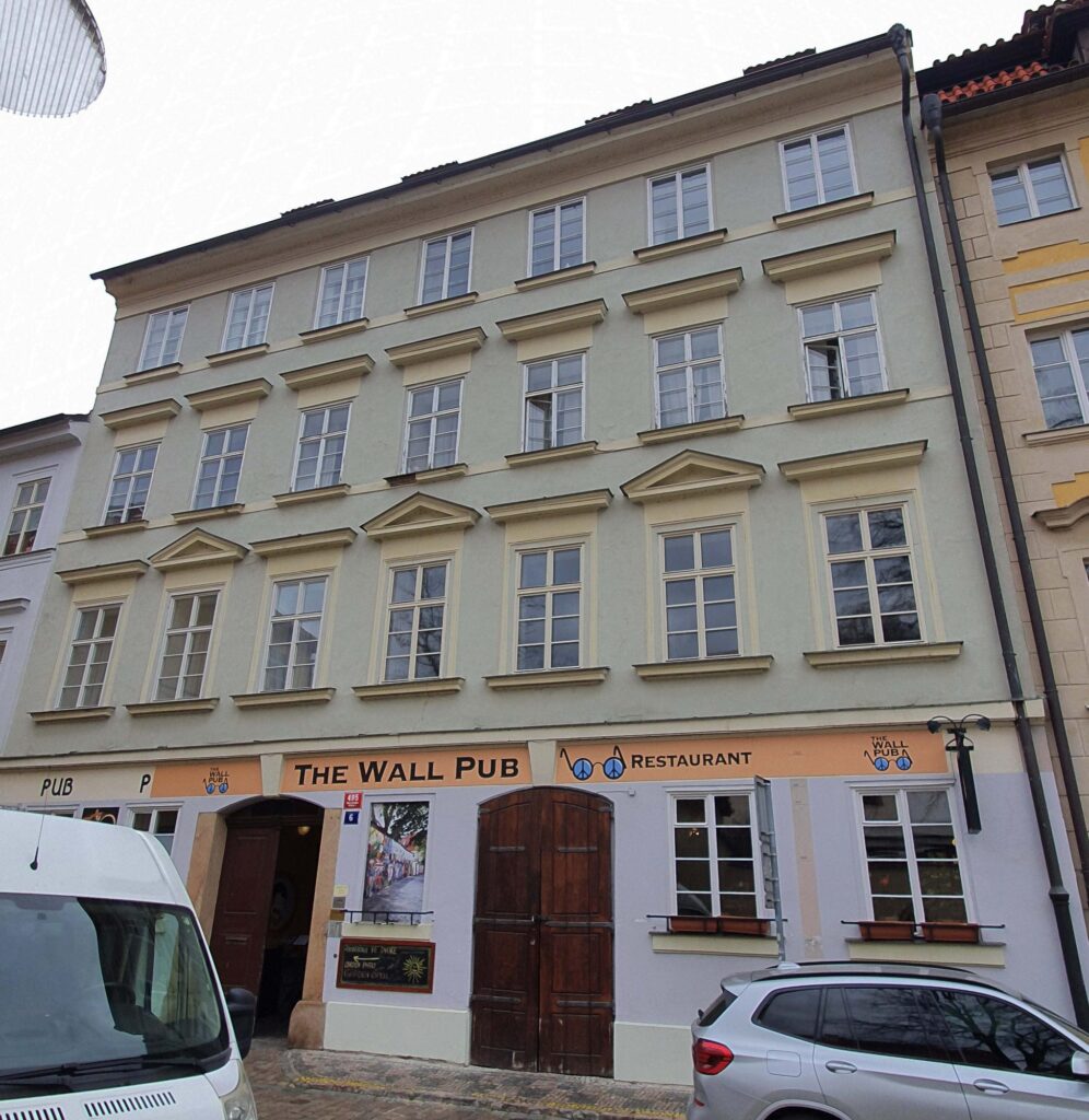 Klasicistní městský dům na Malé Straně