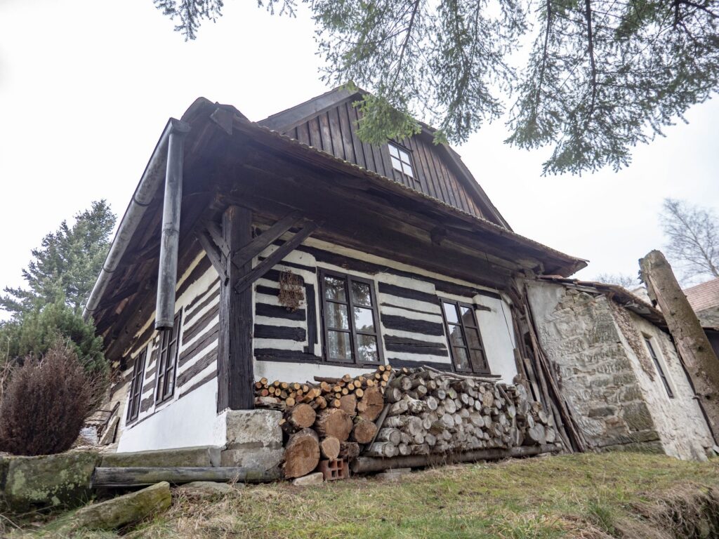 Roubená usedlost poličského typu